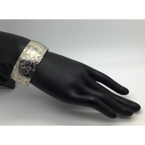 Melissa Yazzie Navajo Sterling Silver Bear Arrow Cuff Bracelet Stamped Design - Picture 2 of 6
